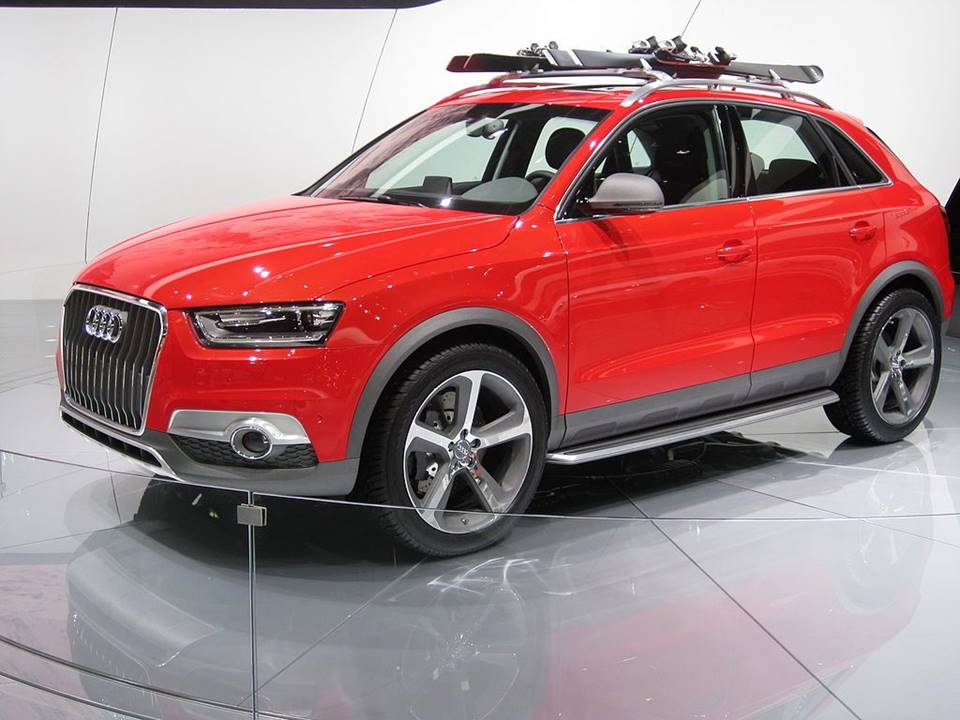 AUDI Q3 FRONT LEFT